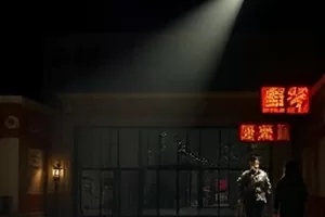 《三分钟料理课》画面,一口铁锅与案板上的葱段